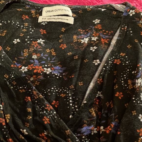 Urban Outfitters Flower Blouse - Picture 3 of 6